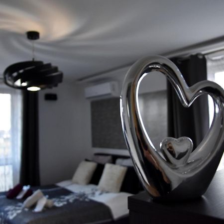 Apartament Night Premium Краков Экстерьер фото
